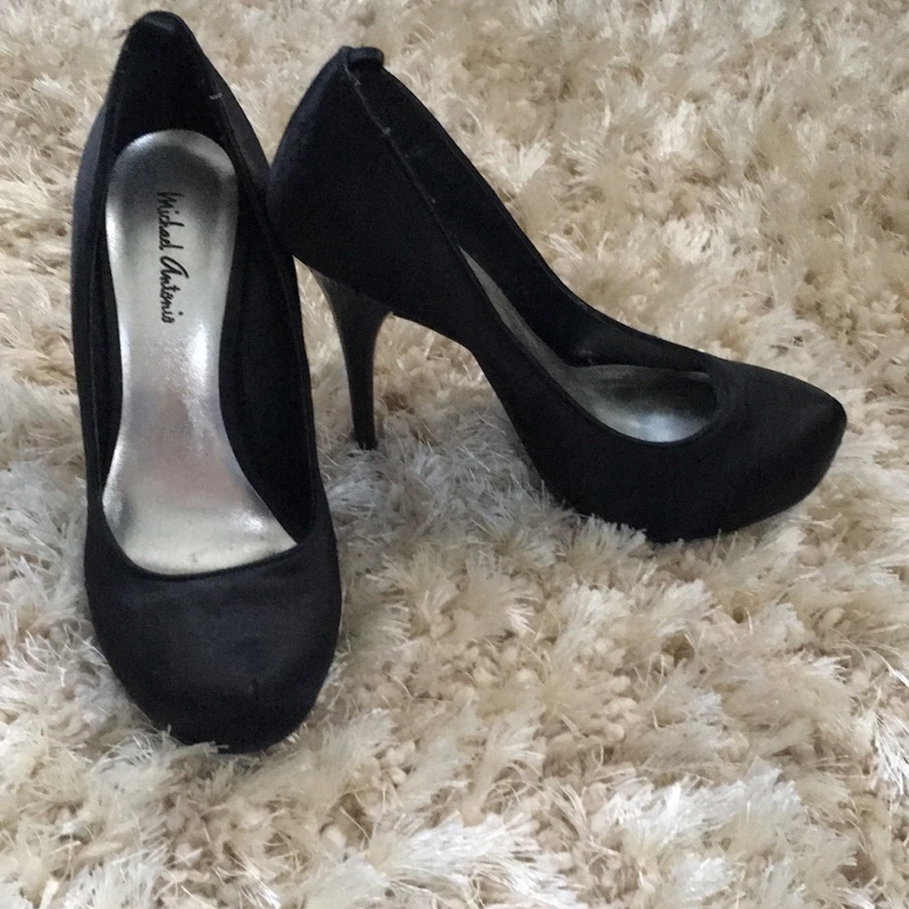 Black Satin Pump